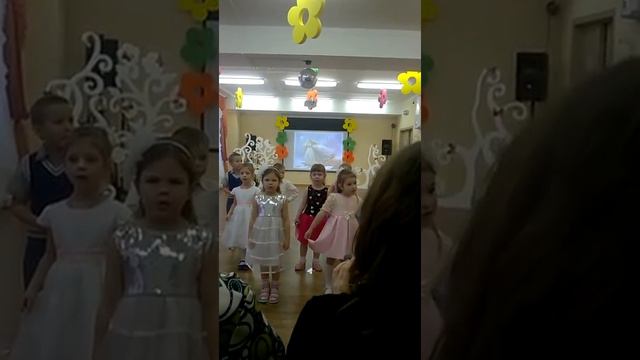 Садик: 8 марта 4 смотреть онлайн