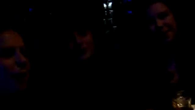 Белые обои и черная посуда, Last Christmas смотреть онлайн