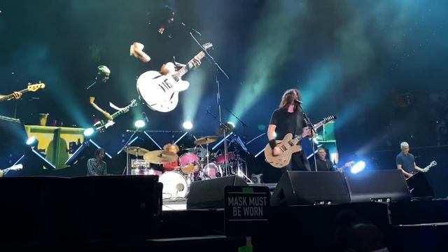 Foo Fighters “Everlong” The Forum 8-26-21 ft Nandi Bushell смотреть онлайн