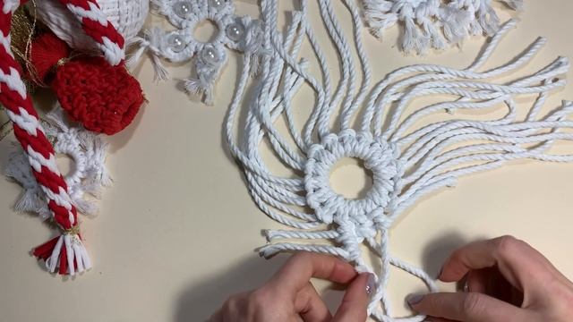 Макраме снежинка - украшение на елку, новогодний декор (macrame snowflake, Christmas decor) смотреть онлайн