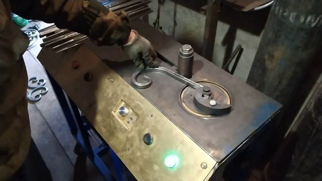 изготовление бублика из проф трубы 15/15/1.5 мм в автоматическом режиме. смотреть онлайн