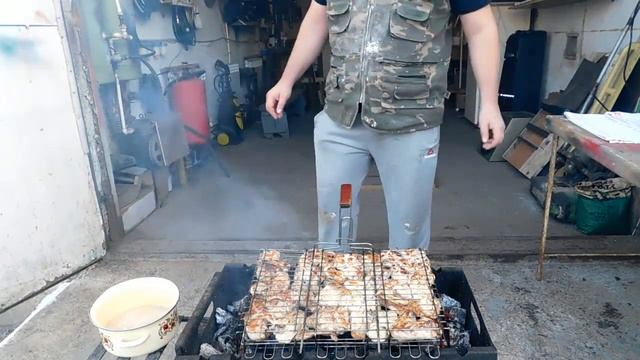 МЯСО КУРИЦЫ, СВИНИНЫ на МАНГАЛЕ! ВКУСНЫЙ ШАШЛЫК! смотреть онлайн