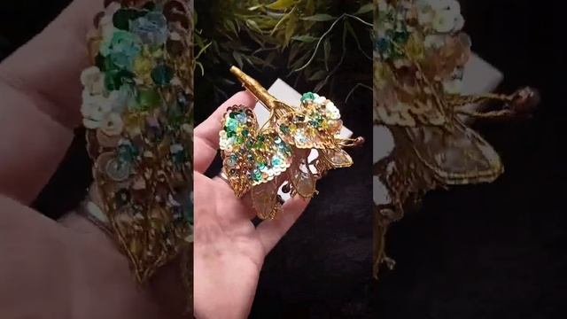 #брошьизбисера Брошь-булавка веточка липы из бисера, липовый цвет украшение женское в подарок смотреть онлайн