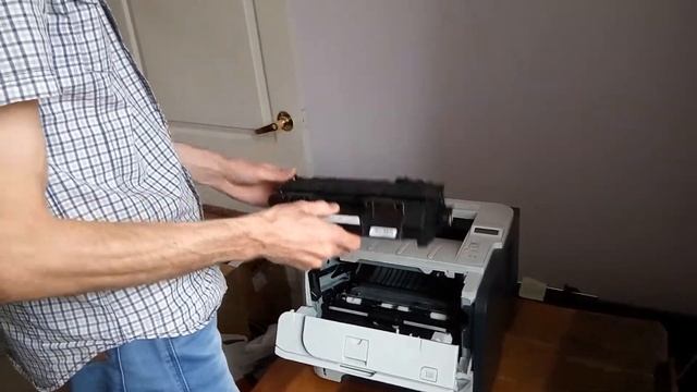 Как заменить картридж на HP Laser Jet P2055 / Replacing the toner cartridge on the HP Laserjet P205 смотреть онлайн