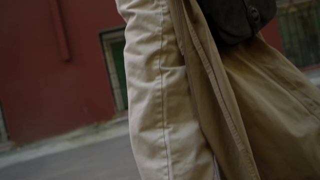 3 образа для деловых будней от Лауры Джугелия смотреть онлайн