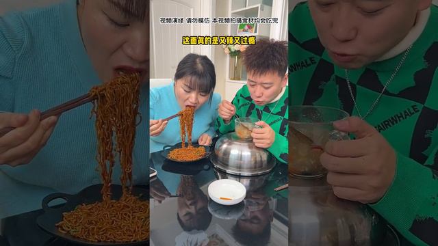 【朵朵爱做饭】又被我发现！藏什么好吃的呢，看看谁能笑到最后！ смотреть онлайн
