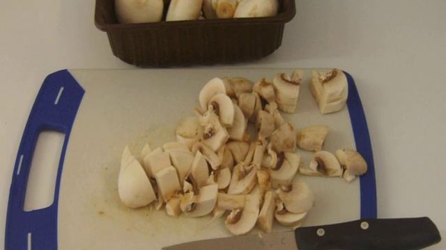 Салат из курицы и шампиньонов смотреть онлайн