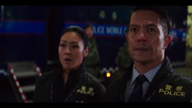 Skyscraper movie review - with Bongo! смотреть онлайн