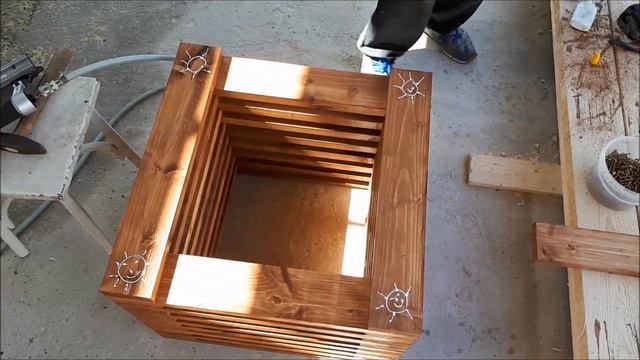 Скамья, скамейка из дерева с кашпо/ wood bench with flowerpots смотреть онлайн