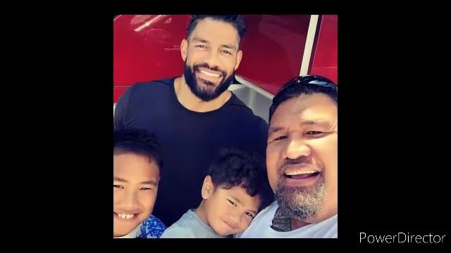 Roman Reigns and Fans смотреть онлайн