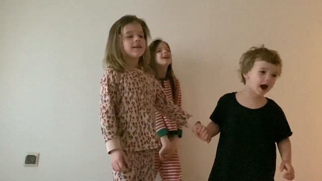 Едем за город в снежную сказку. 5 девчат разносят дом смотреть онлайн