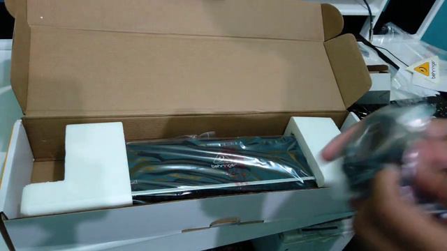 UNBOXING SOUNDCARD BEHRINGER UPHORIA UMC1820 LOW BUDGET HIGH QUALITY смотреть онлайн