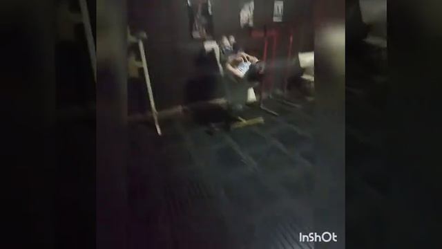 Первый день в КАЧАЛКЕ 💪 смотреть онлайн
