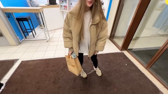 Гаечка и Строго на свидании в ресторане с друзьями смотреть онлайн
