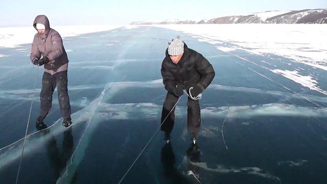 На коньках по Байкалу =) смотреть онлайн