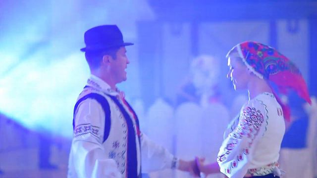 Ansamblu de dansuri *PLAI ROMÂNESC* DANSATORI LA NUNTI | POLCA смотреть онлайн