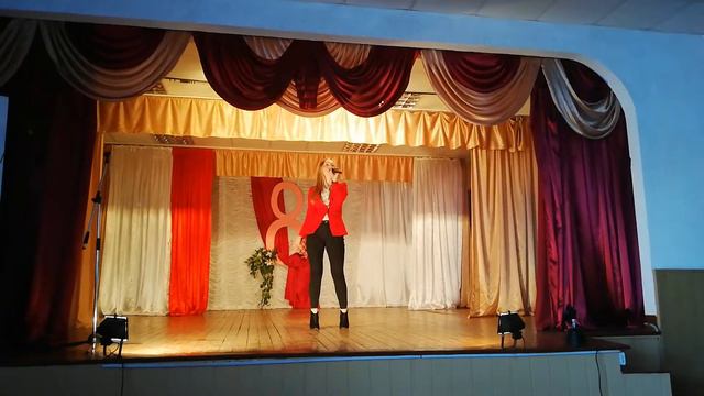 Лера Дикун исполняет песню про модную девушку смотреть онлайн