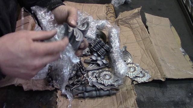 Распаковка посылки с декоративными элементами смотреть онлайн