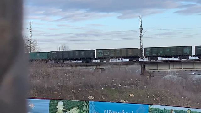 Электровоз ВЛ80С-?/? С грузовым поездом смотреть онлайн