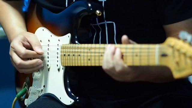 Fender 60th Anniversary Commemorative Stratocaster смотреть онлайн