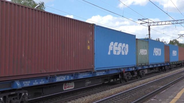 Электровоз ВЛ80С-2654 с грузовым поездом