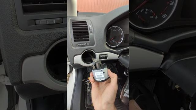 Как снять переключатель света на Skoda Octavia? смотреть онлайн