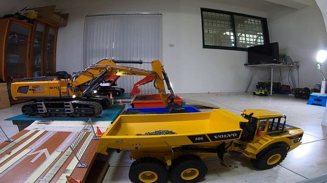 RC 1/14 KABOLITE 970 excavator ＆ FMS RC 1/12 SUZUKI Jimny 4WD to work смотреть онлайн