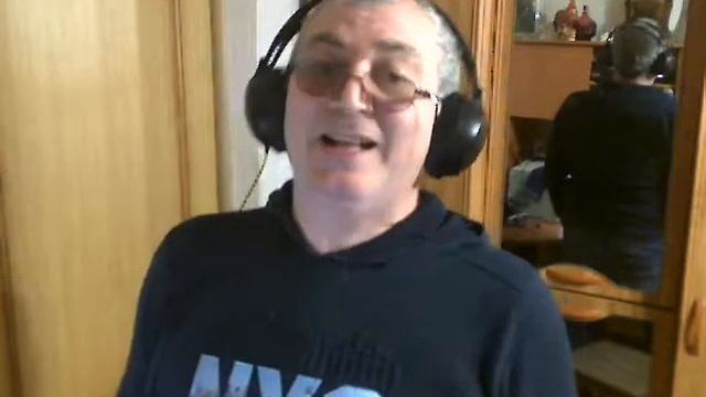 Караоке онлайн. Анди (Andy) (Мададян Андраник / Madadian Andranik) - Naz Uoni (b-track.com)