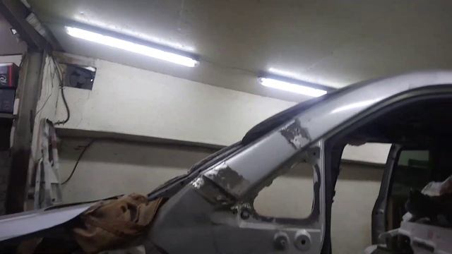 Кузовной ремонт. Nissan Elgrand после встречи с трактором смотреть онлайн