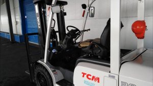 Водитель вилочного погрузчика.