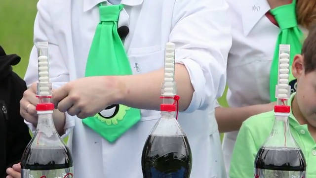 Как сделать фонтан из газировки с ментосом