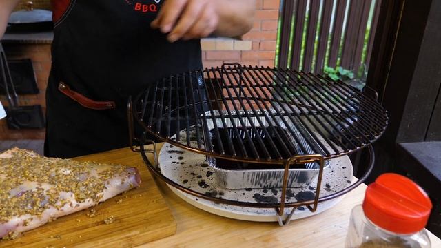 Баранья нога в керамическом гриле Камадо смотреть онлайн