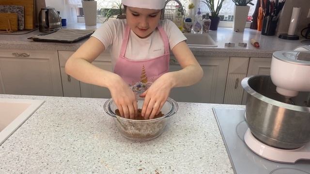 Вика готовит печенье | Кафе У Вики и Ники | #stayhome