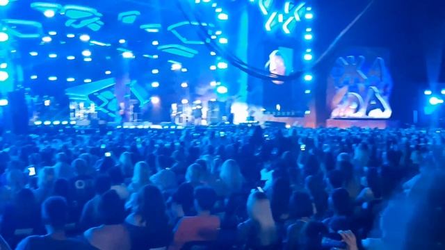 Фестиваль " Жара" в Баку. Зал подпевает Меладзе и Лепсу. смотреть онлайн