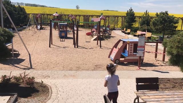 ДЕТСКАЯ ПЛОЩАДКА в парке миниатюры MiniEvroLend. Первая прогулка после Карантина. смотреть онлайн