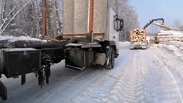 Обзор Volvo Trucks V2 лесовоз с прицепом смотреть онлайн