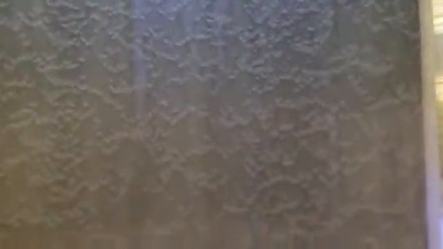 Огромный водопад по стеклу для торгового центра смотреть онлайн