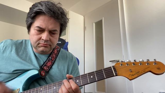 Miranda Stratocaster into 1966 Fender Vibrolux Reverb смотреть онлайн