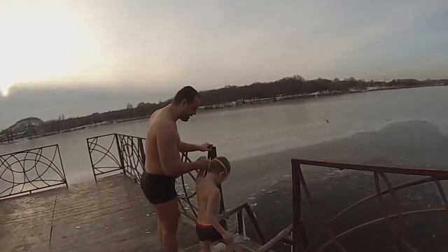 20 января 2014 года Крещенское купание семьи Губаревых смотреть онлайн