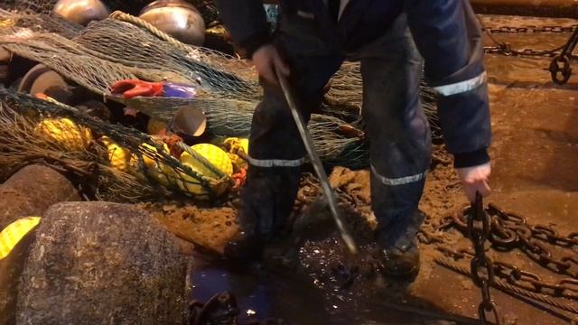 Подъем и постанвка трала. Промысел трески. смотреть онлайн