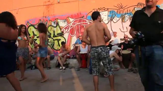 Hof a-Tupim - Пляж барабанов - Прогулки по Тель Авиву смотреть онлайн