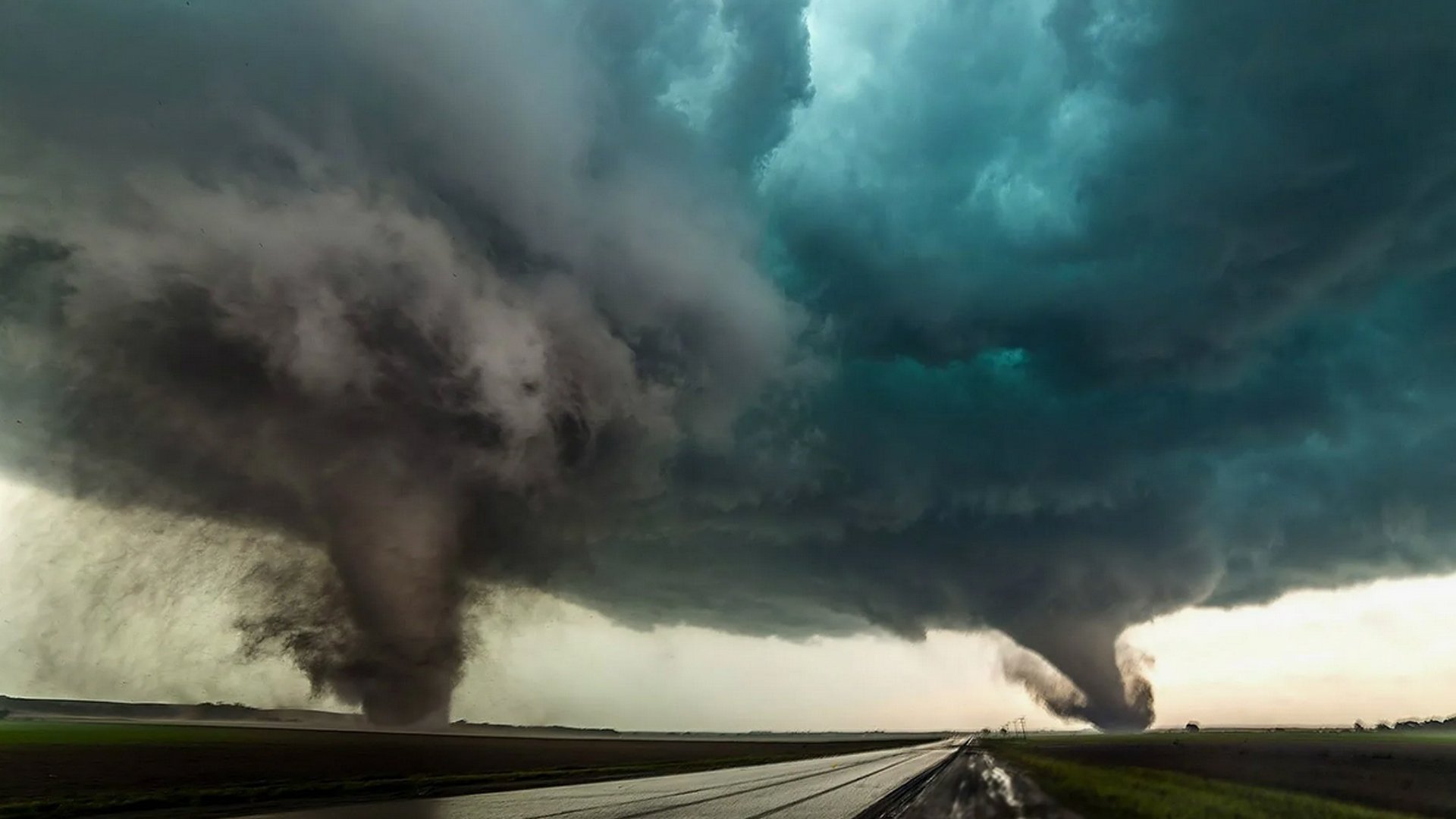 Торнадо разнес четыре штата США и убил более 18 человек смотреть онлайн