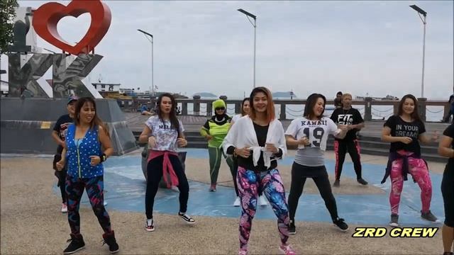 Maroon 5 - Girls Like You (Bachata Remix) ll Zumba Fitness ll Raphael ll Zrd Crew смотреть онлайн