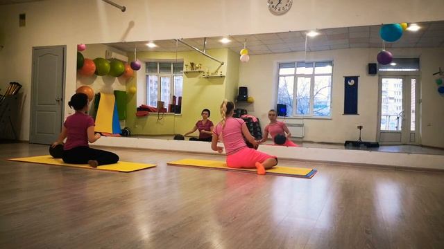 Пилатес в индивидуальном подходе с мини болом?Развитие баланса,силы и выносливости??❤️ смотреть онлайн