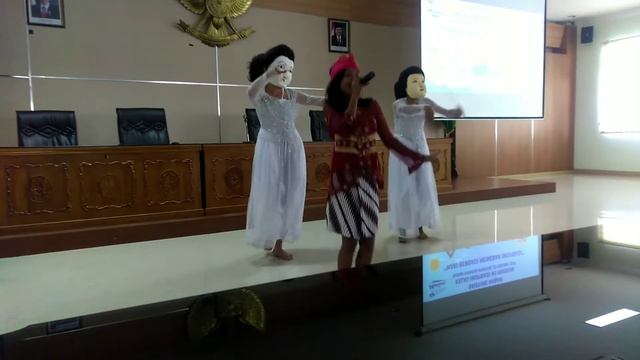 Dongkrek, Folks Performance Art from Madiun, East Java, Indonesia смотреть онлайн