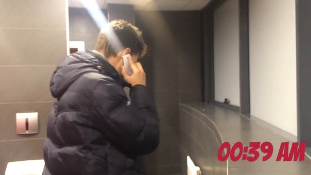 Ночь в закрытом KFC / 24 hours KFC restaurant смотреть онлайн