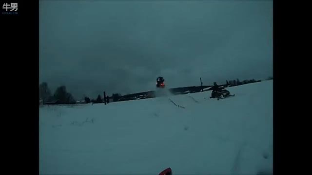 сумасшедший прыжок на снегоходе! смотреть онлайн