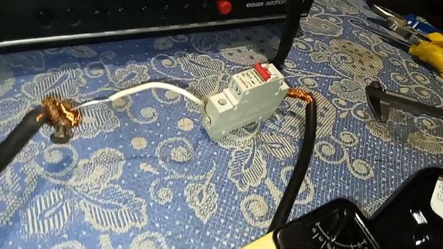 Автомат 25 ампер на провод 2,5 мм2. Почему нельзя? смотреть онлайн