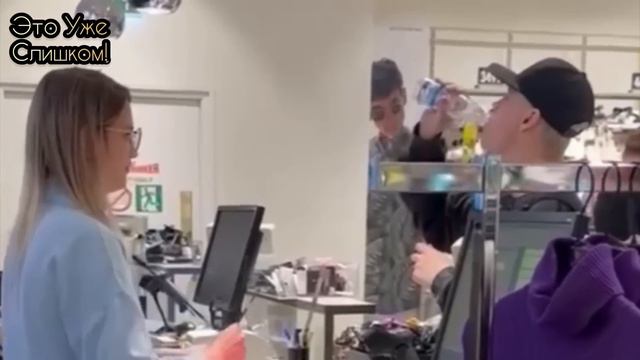 ЛЮДИ НЕ ПОВЕРИЛИ СВОИМ ГЛАЗАМ! Певец SHAMAN Неожиданно Появился в Торговом Центре Чем Удивил Публик