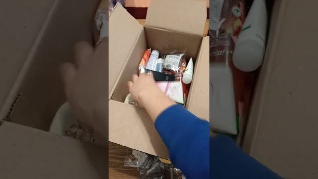 Распаковка заказика1 Oriflame c 1 каталогa смотреть онлайн